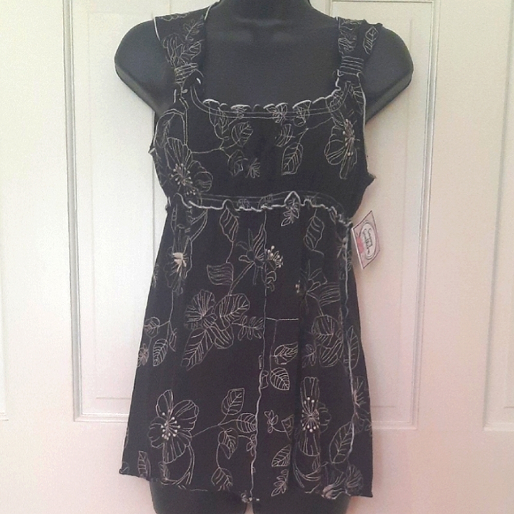 BCBG MaxAzria Black with White Floral Embroidered Sleeveless Top - Womens Size M